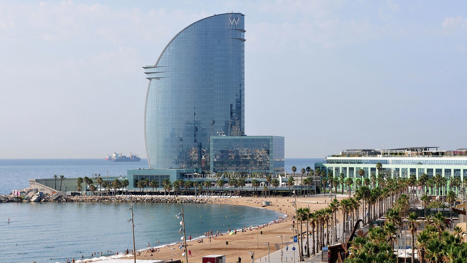 Отель W Barcelona на пляже